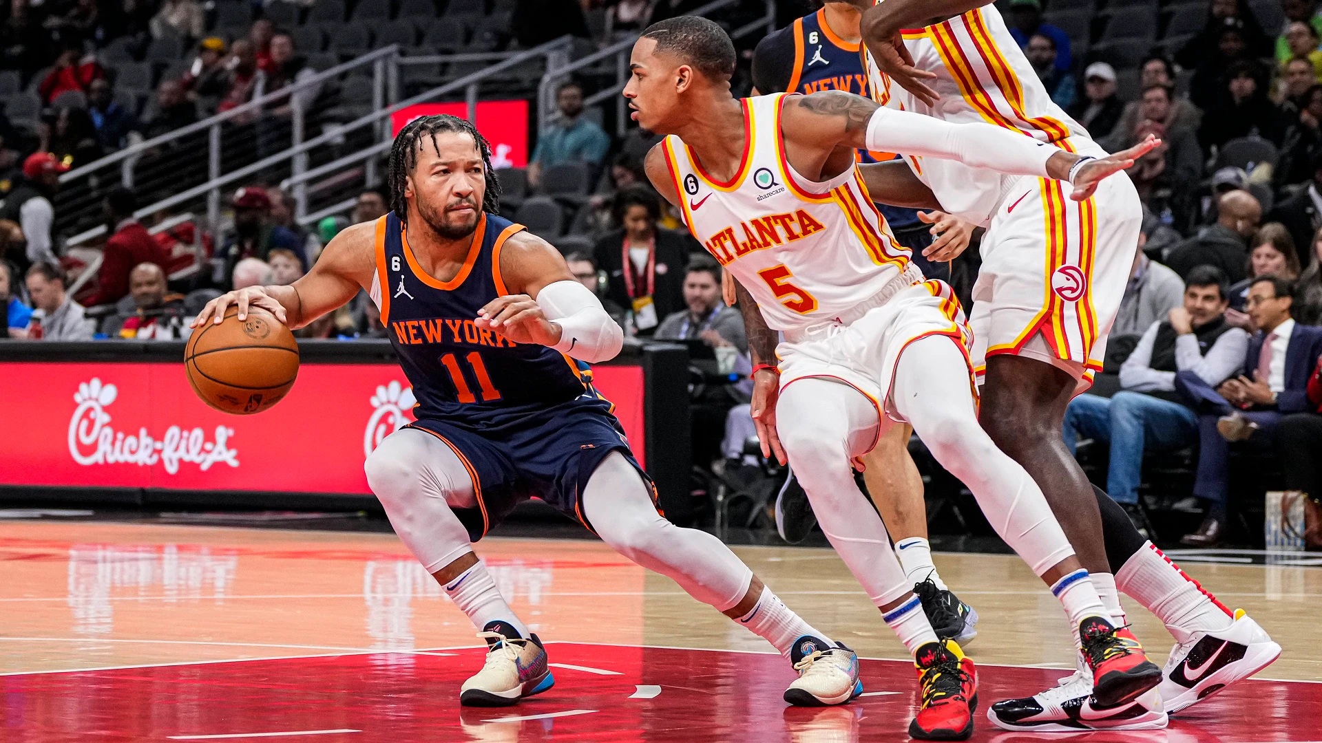 Knicks Edge Past Hawks in Thrilling NBA Battle