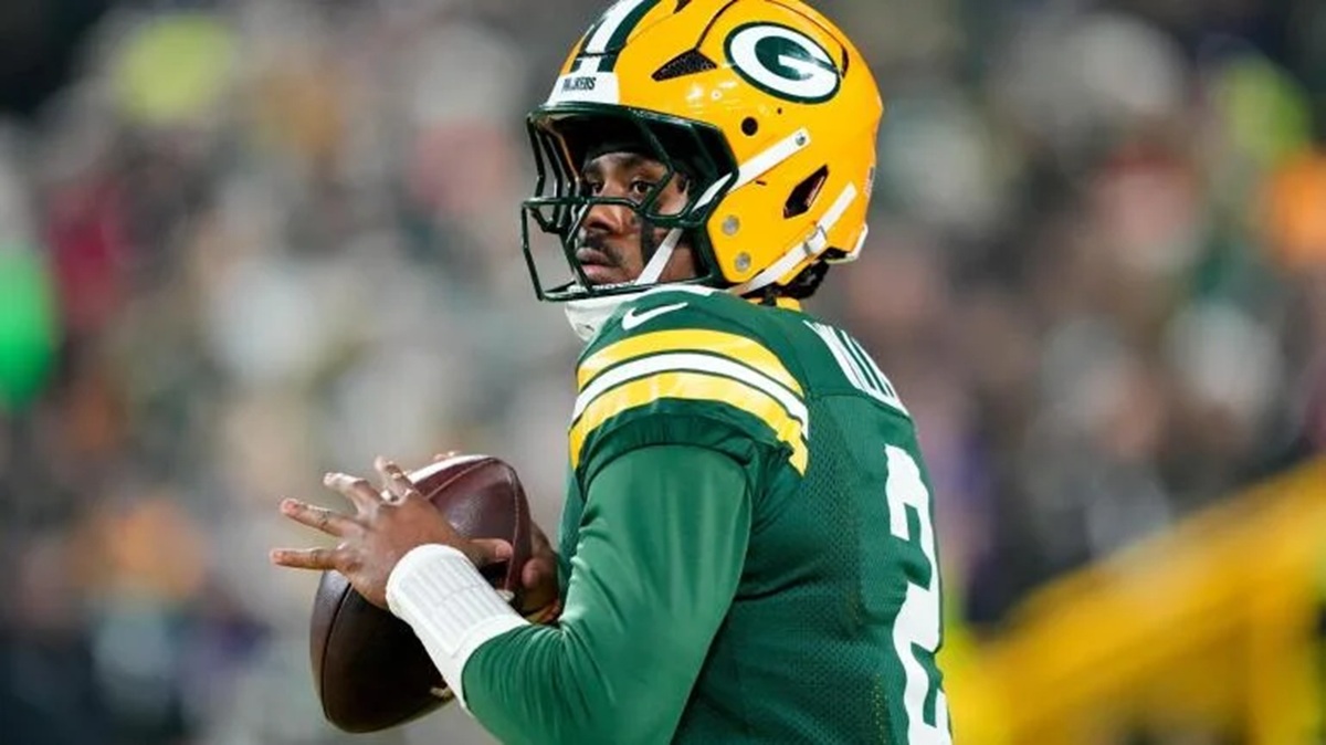 Packers Rally to Narrow Ravens' Lead in Thrilling Week 17 Clash